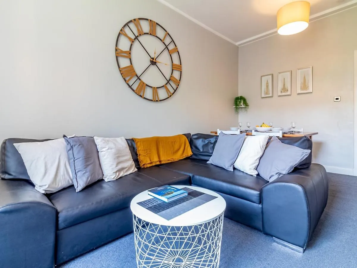 Pass The Keys Spacious And Homely Flat On The Royal Mile EDI