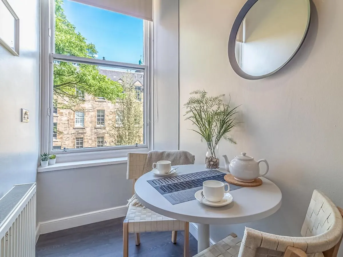 Pass The Keys Spacious And Homely Flat On The Royal Mile EDI 0*, Edinburgh