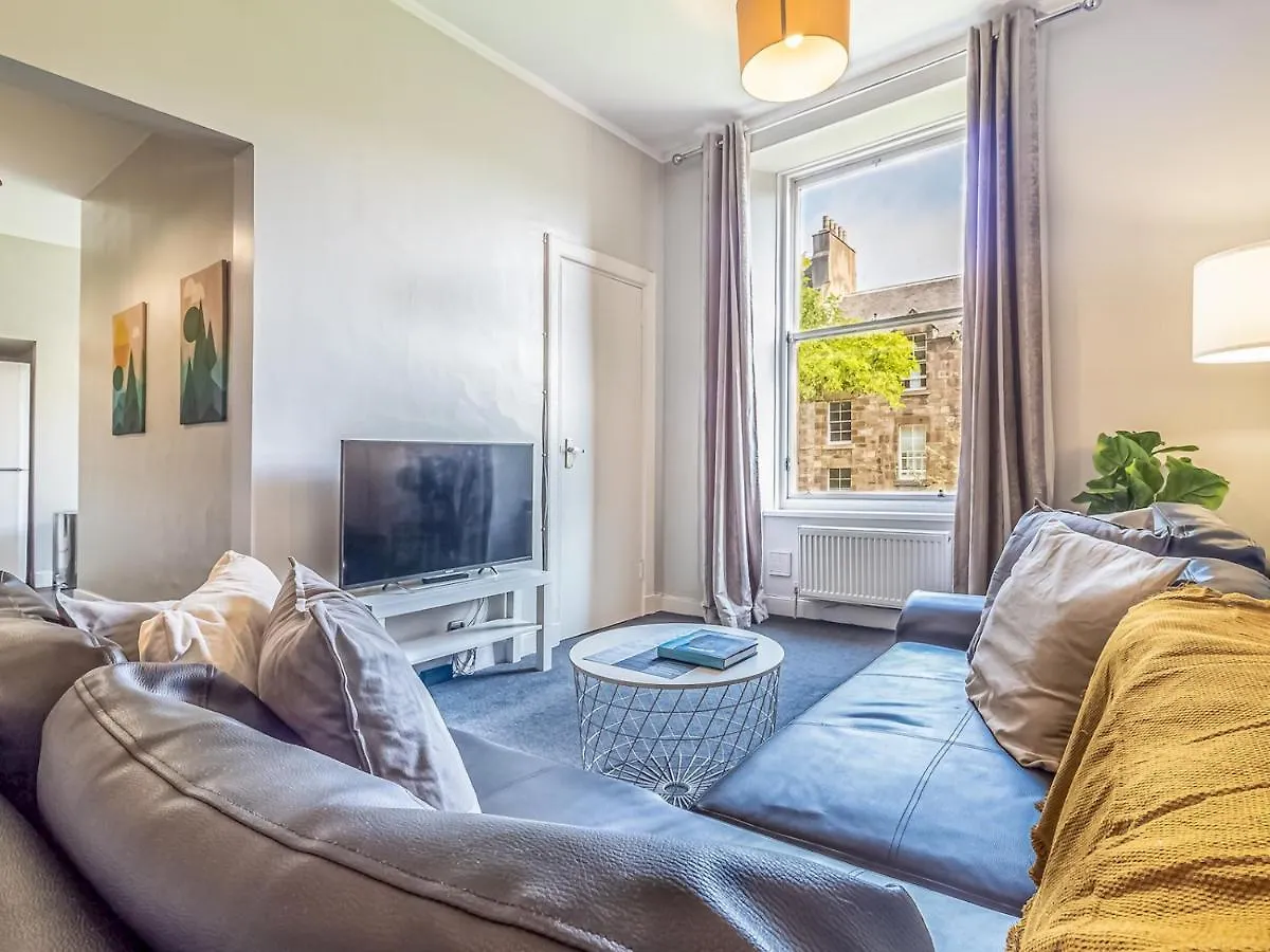 Pass The Keys Spacious And Homely Flat On The Royal Mile EDI 0*, Edinburgh