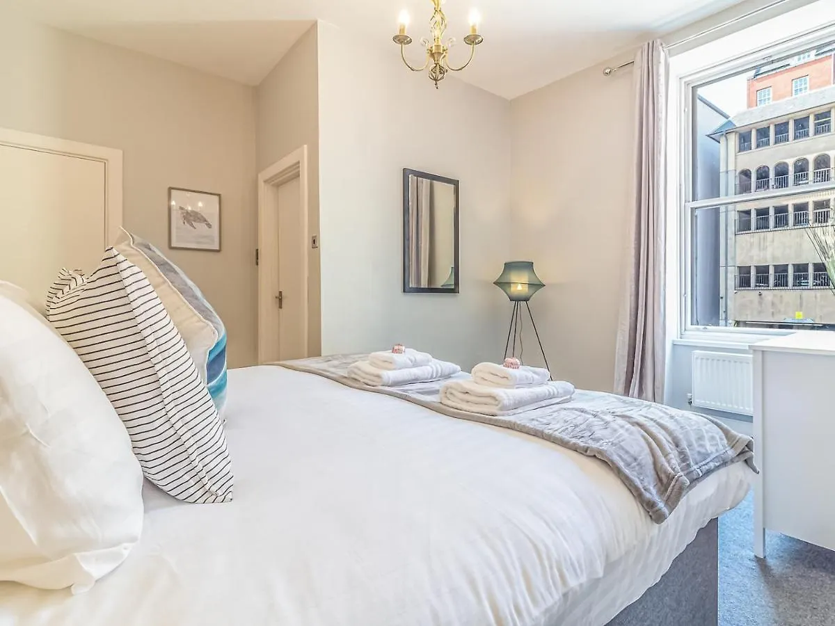 Pass The Keys Spacious And Homely Flat On The Royal Mile EDI 0*, Edinburgh