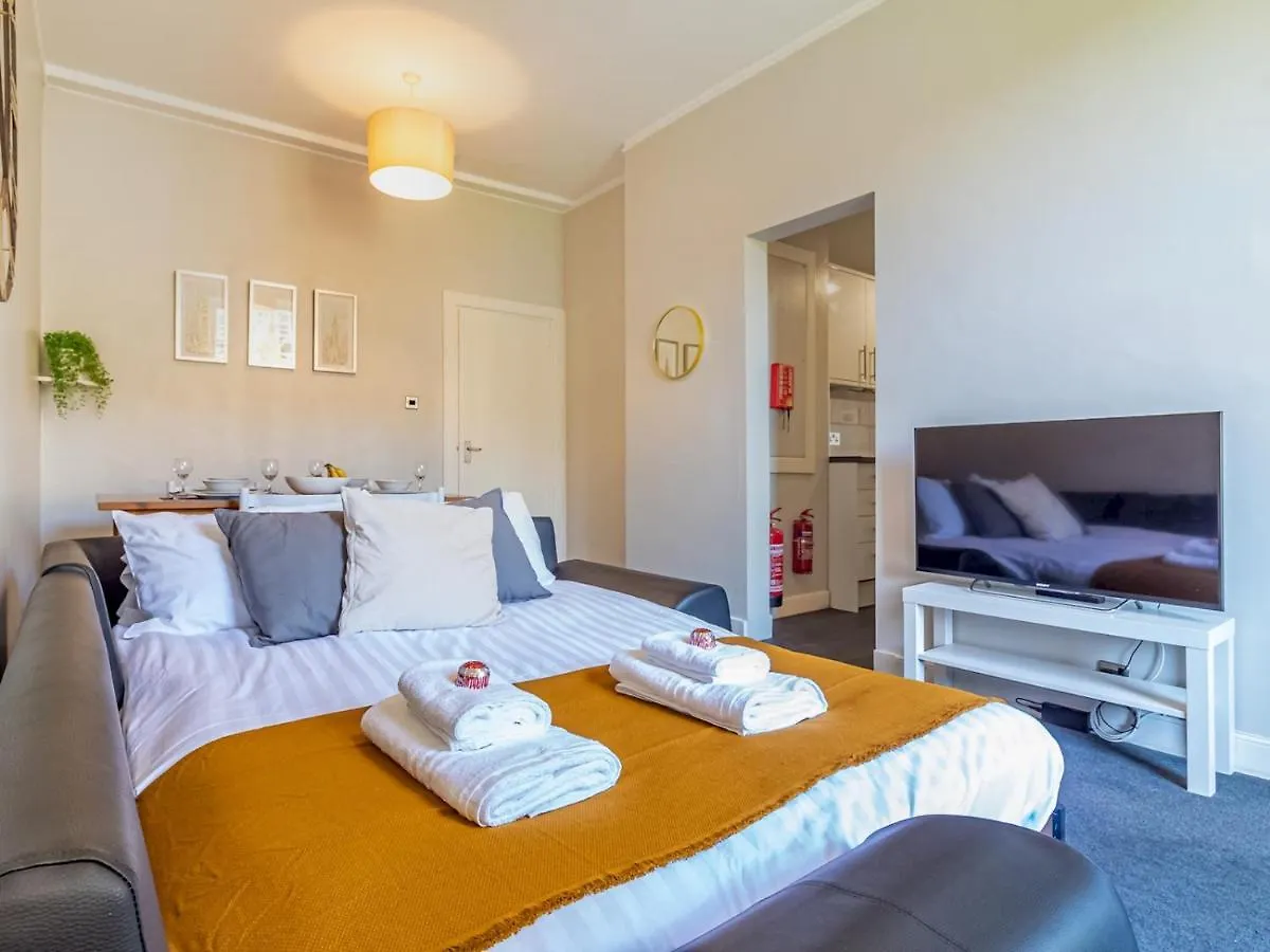 Pass The Keys Spacious And Homely Flat On The Royal Mile EDI Edinburgh
